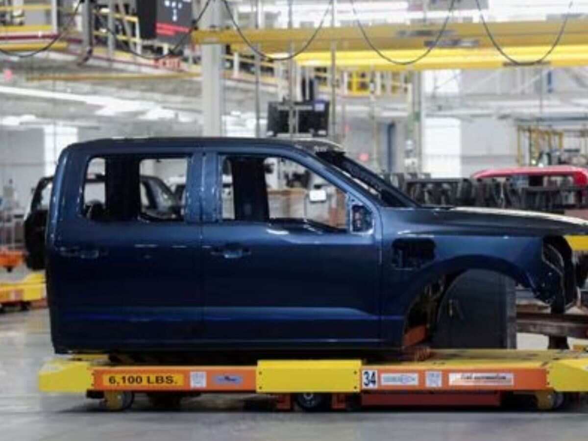 Ford doubles down on hybrid pickup trucks