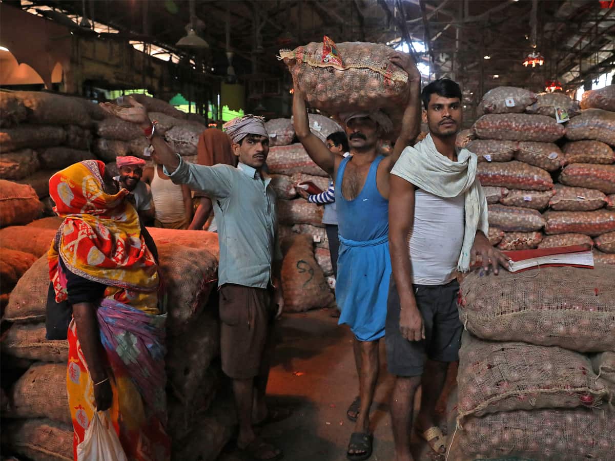 Wholesale inflation remains in negative territory for fifth straight month 