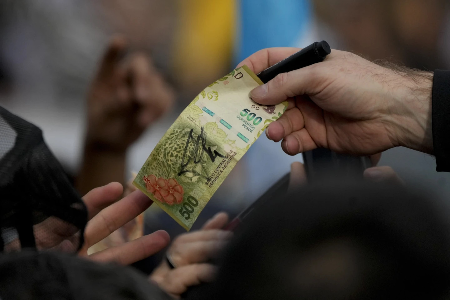 Argentine inflation keeps soaring, putting the government on