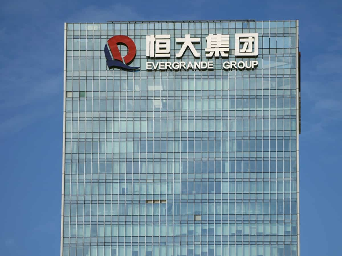 China Evergrande Shares Tumble 25% After Wealth Management Staff 