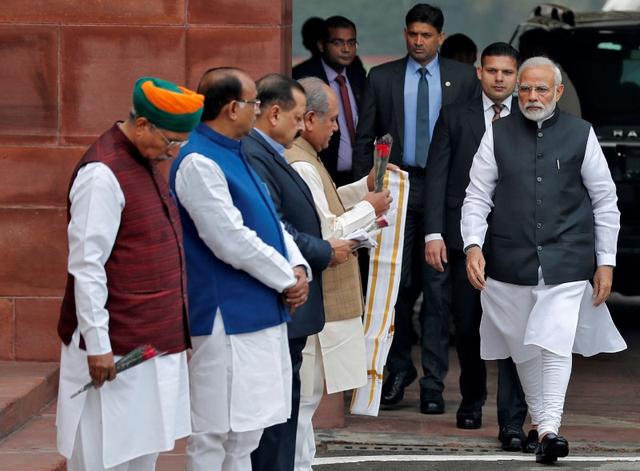 PM Modi, several MPs walk from old Parliament building to new one | Zee ...