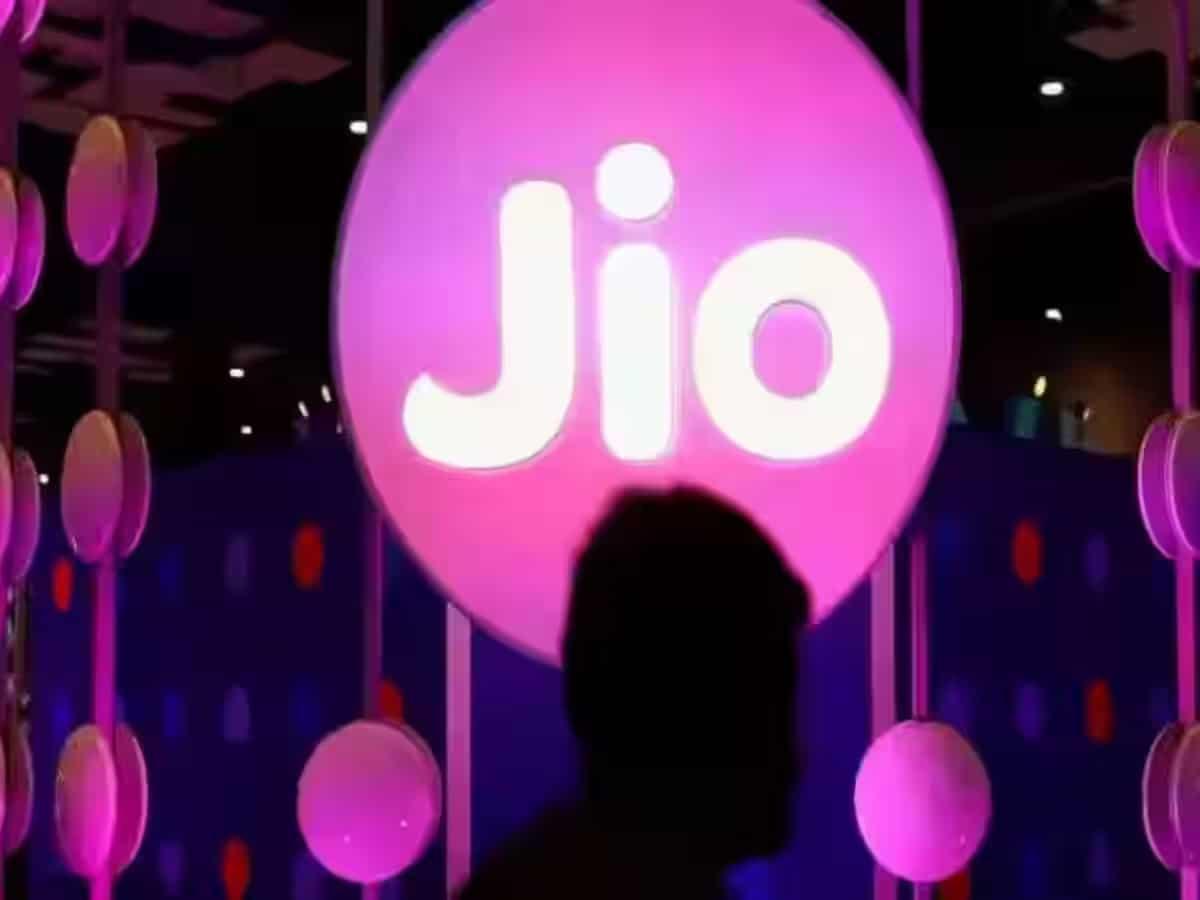 Jio AirFiber goes live in 8 cities - Check plans and other details 