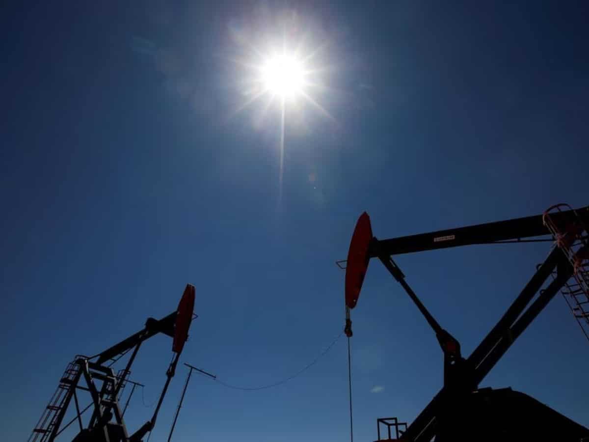 Oil prices rise on concerns over tightening supply