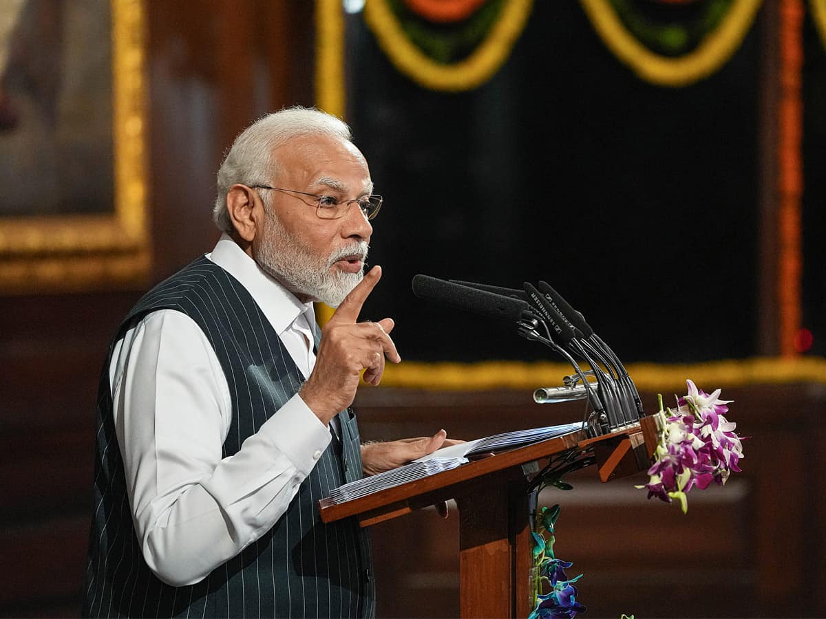 Pm Narendra Modi Thanks Lok Sabha Mps For Passage Of Women S Reservation Bill Zee Business