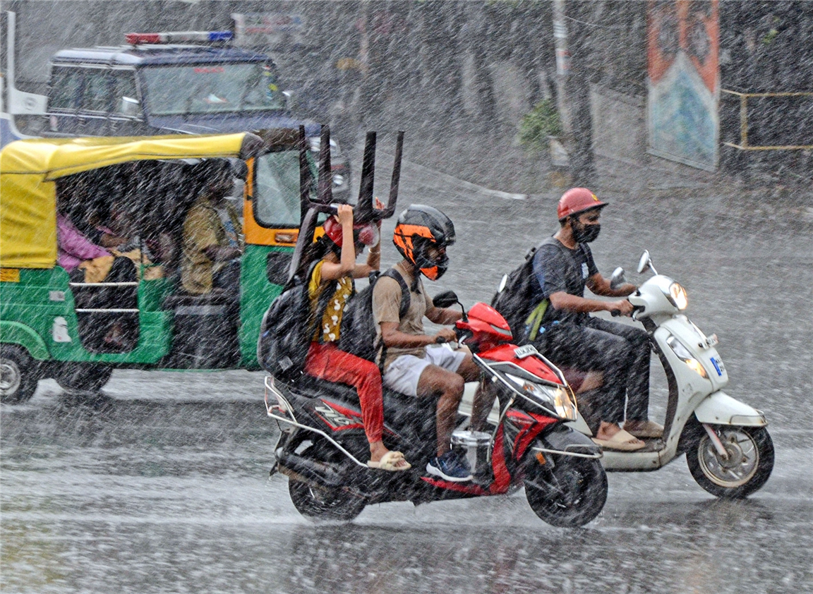 Weather Update: Rain continues in many parts of Kerala; IMD issues 'yellow alert'
