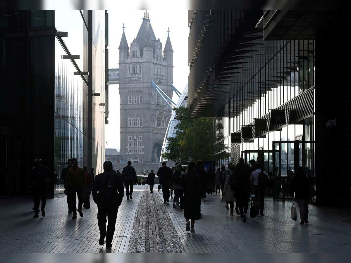 UK recession risk deepens but consumers stay unfazed