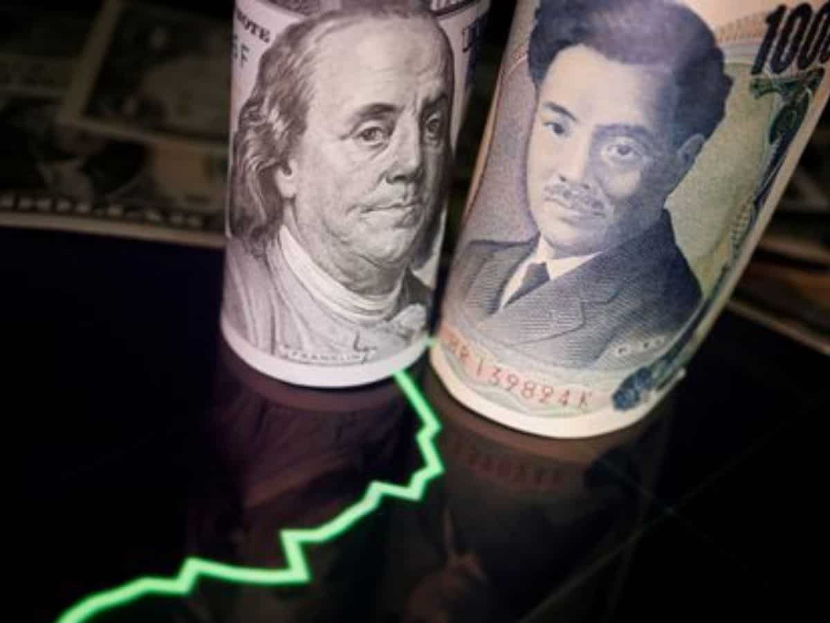 Dollar at 10-month top as US yields spike; yen slides
