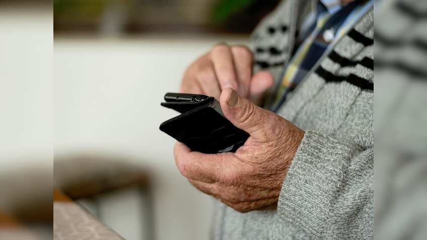 Number of active smartphone brands falls to 250 in 2023 from over 700 in 2017: Report