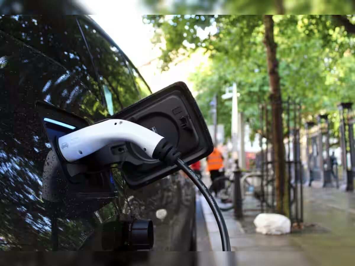350 public electric vehicle charging points to be set up: New Delhi Municipal Council