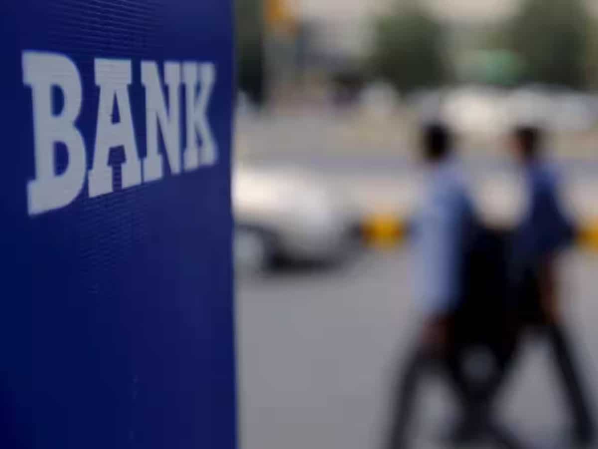 Are banks in Maharashtra shut today?
