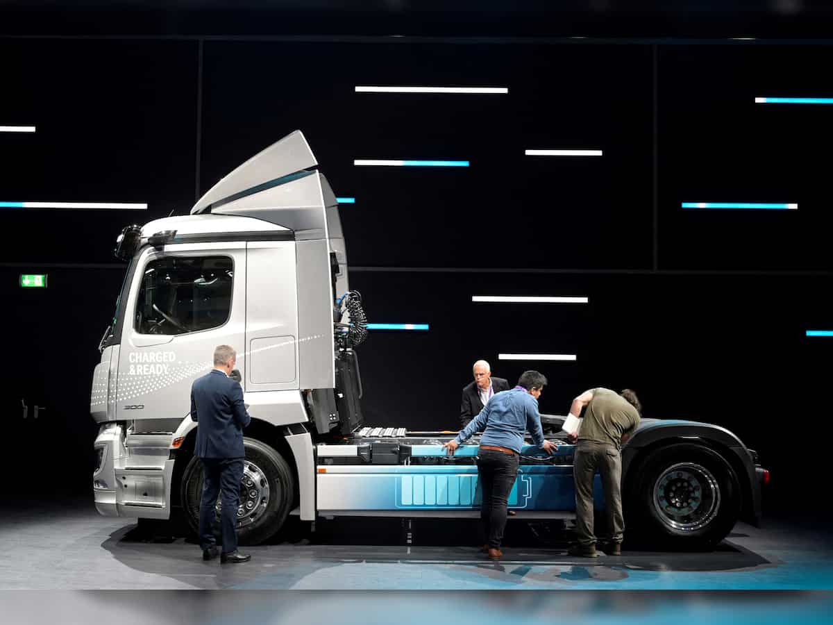 Daimler aims to have a presence in 350 network locations by the end of 2023 