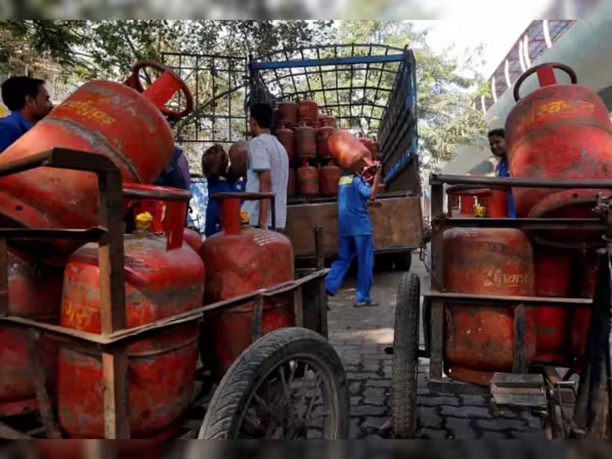 LPG gas cylinder price cut for Ujjwala beneficiaries: Govt increases subsidy, cylinder prices to go down by Rs 100: Check reduced rates