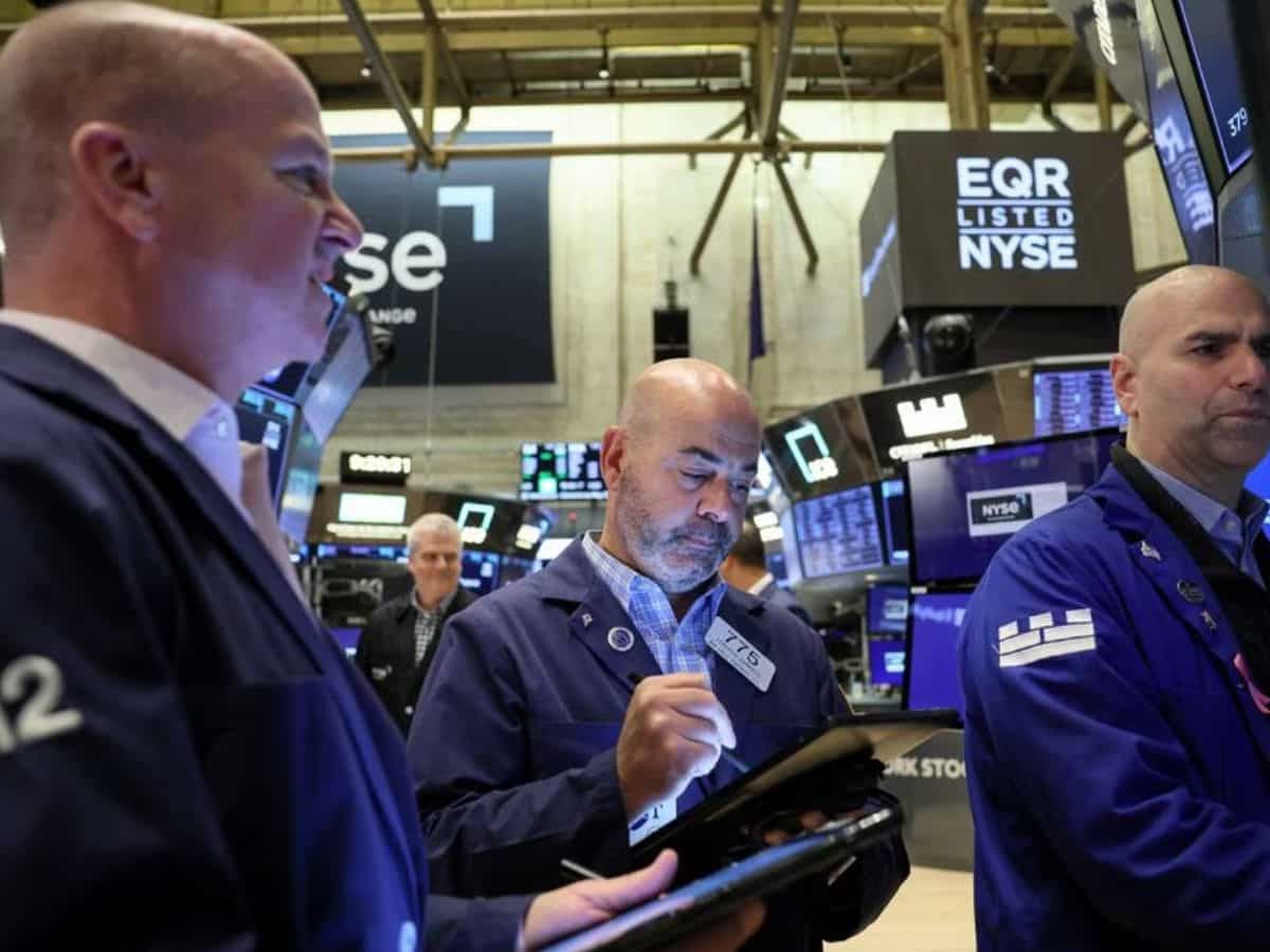 Wall Street ends down slightly; investors await Friday's payrolls