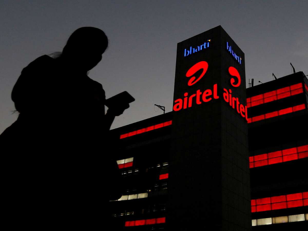 Jio, Airtel roll out special plans to woo cricket fans during World Cup 