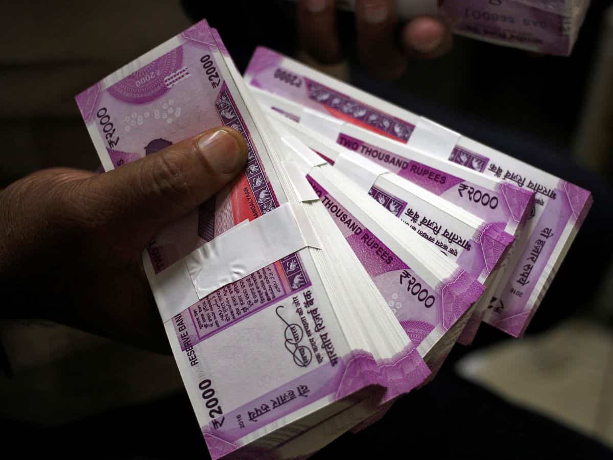Rs 12,000 crore remain in circulation, RBI says day ahead of Rs 2,000 note exchange deadline