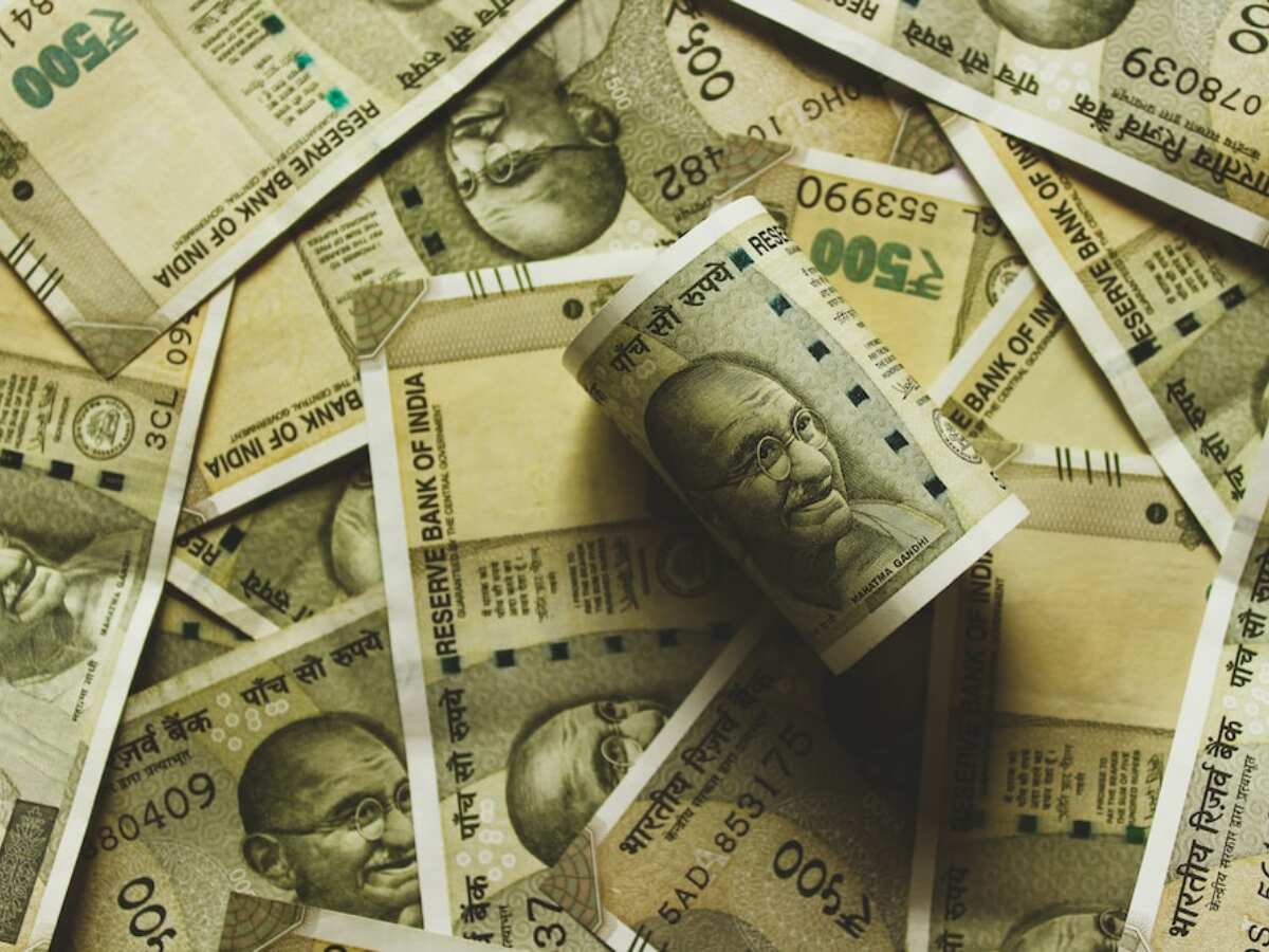 Rupee Vs Dollar: Rupee rises 4 paise to close at 83.21 against US dollar