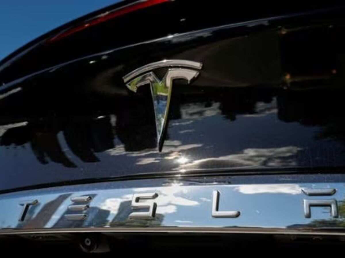 US electric-vehicle sales hit record high, Tesla loses market share - report