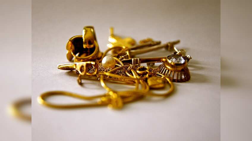 Planning to buy gold, diamonds or gems this festive season? Here are a few things to keep in mind  