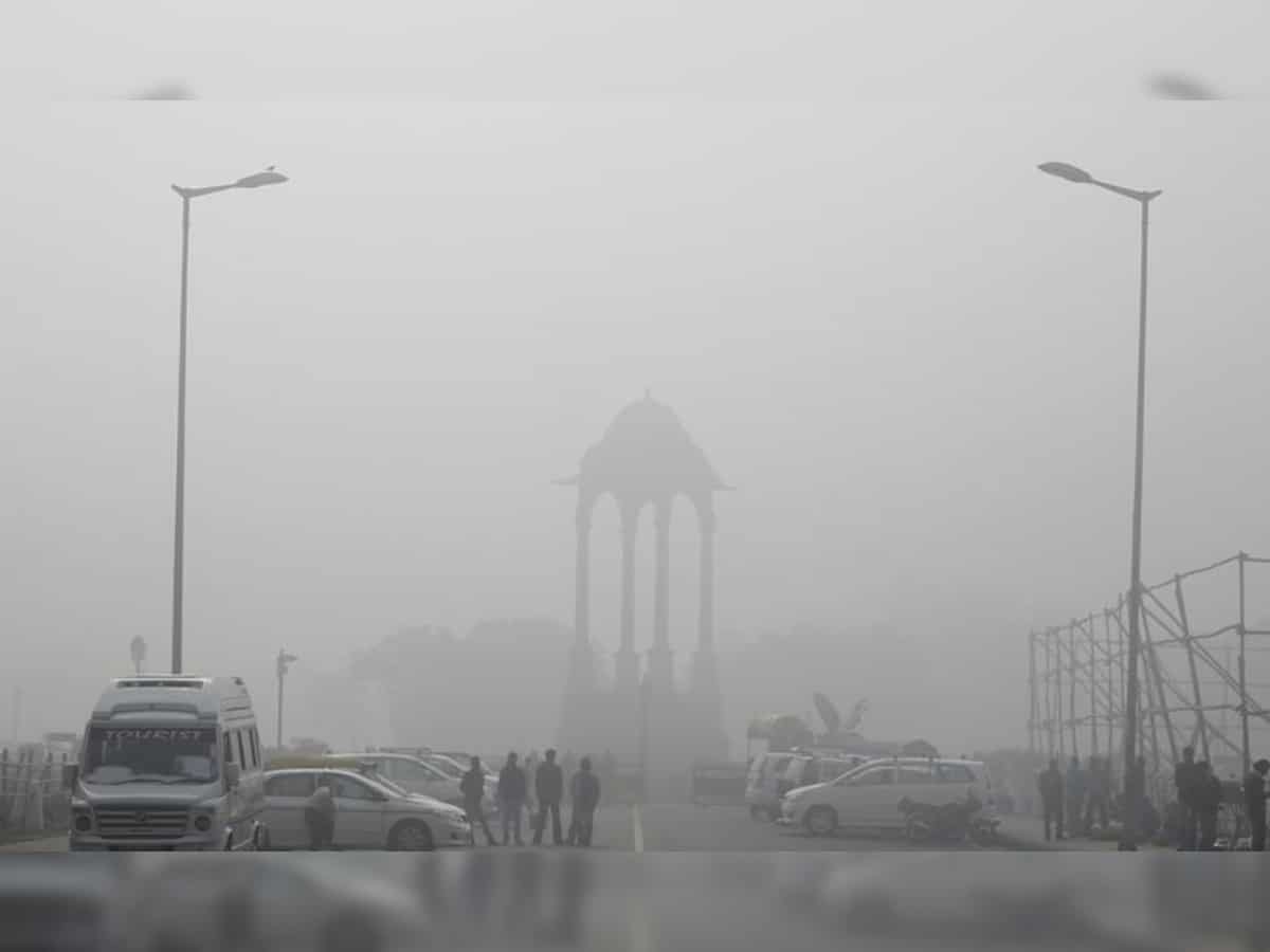 Delhi records minimum temperature of 17.3 degrees Celsius, AQI in 'moderate' zone