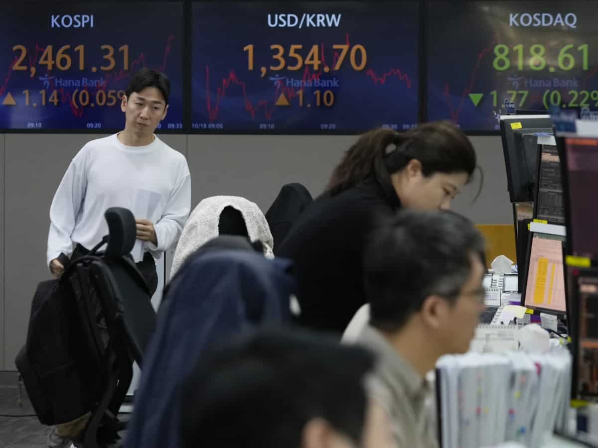 Global markets edge lower as China reports slower growth in the last quarter