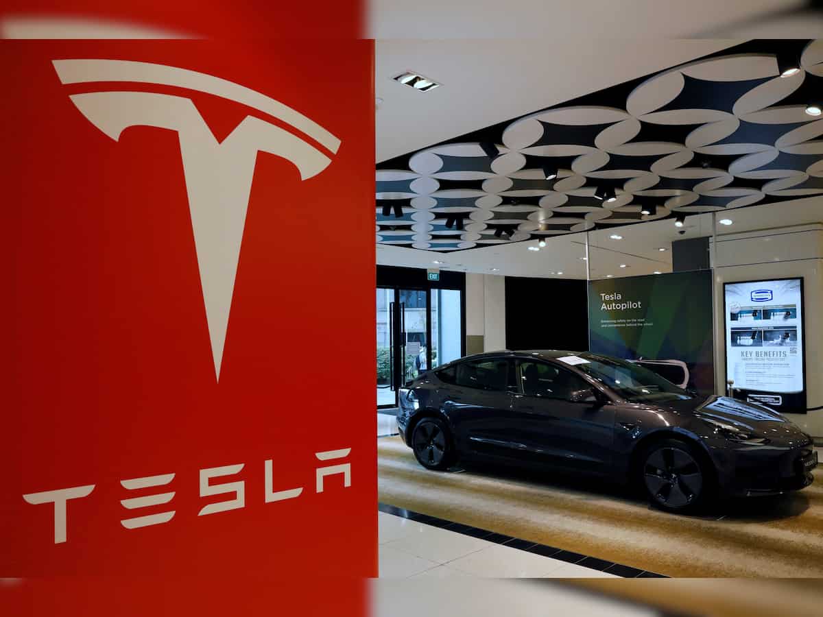 Tesla's net income slumped 44% in 3rd quarter as lower prices ate into the automaker's profits