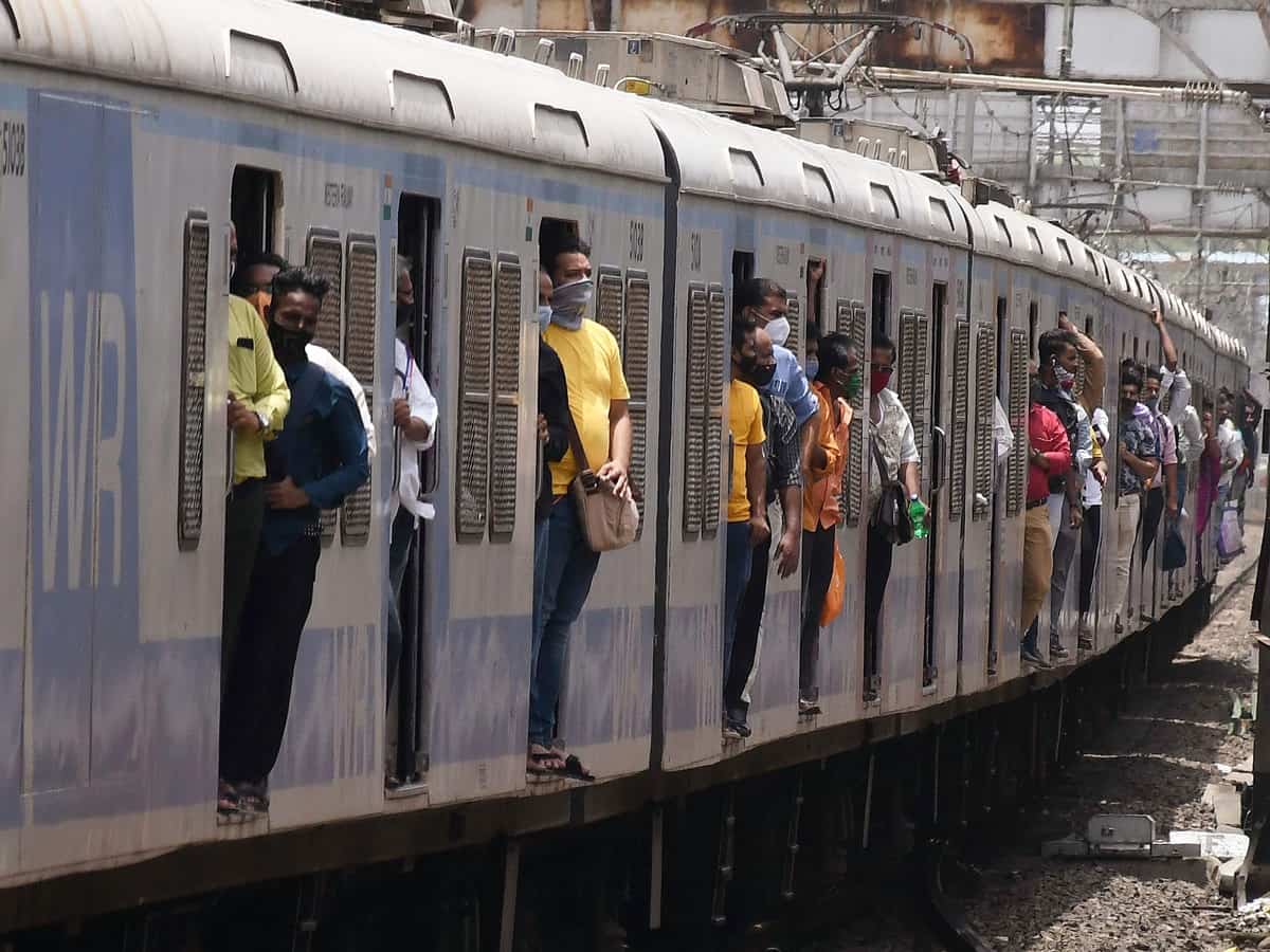 Mumbai suburban trains cancelled: Railways cancels 2525 train services from October 26 till November 5 — Check details