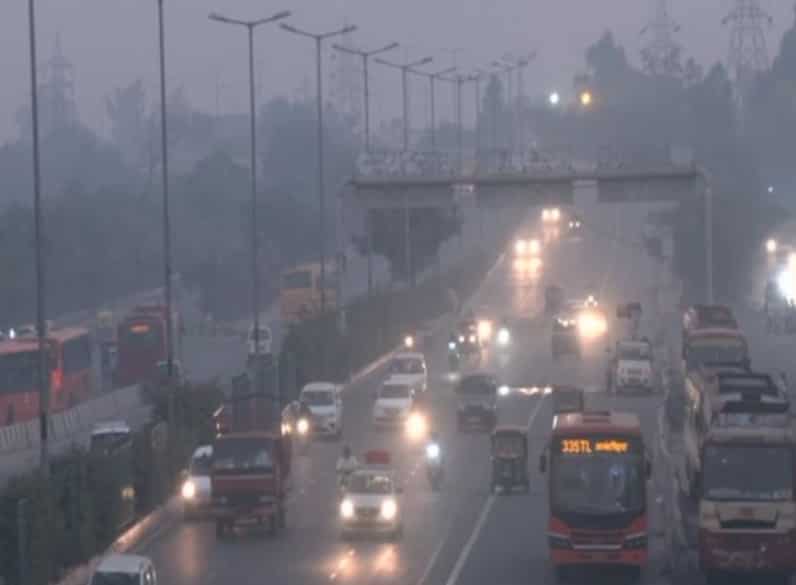 Delhi's air quality plunges to 'poor' category; AQI at 256
