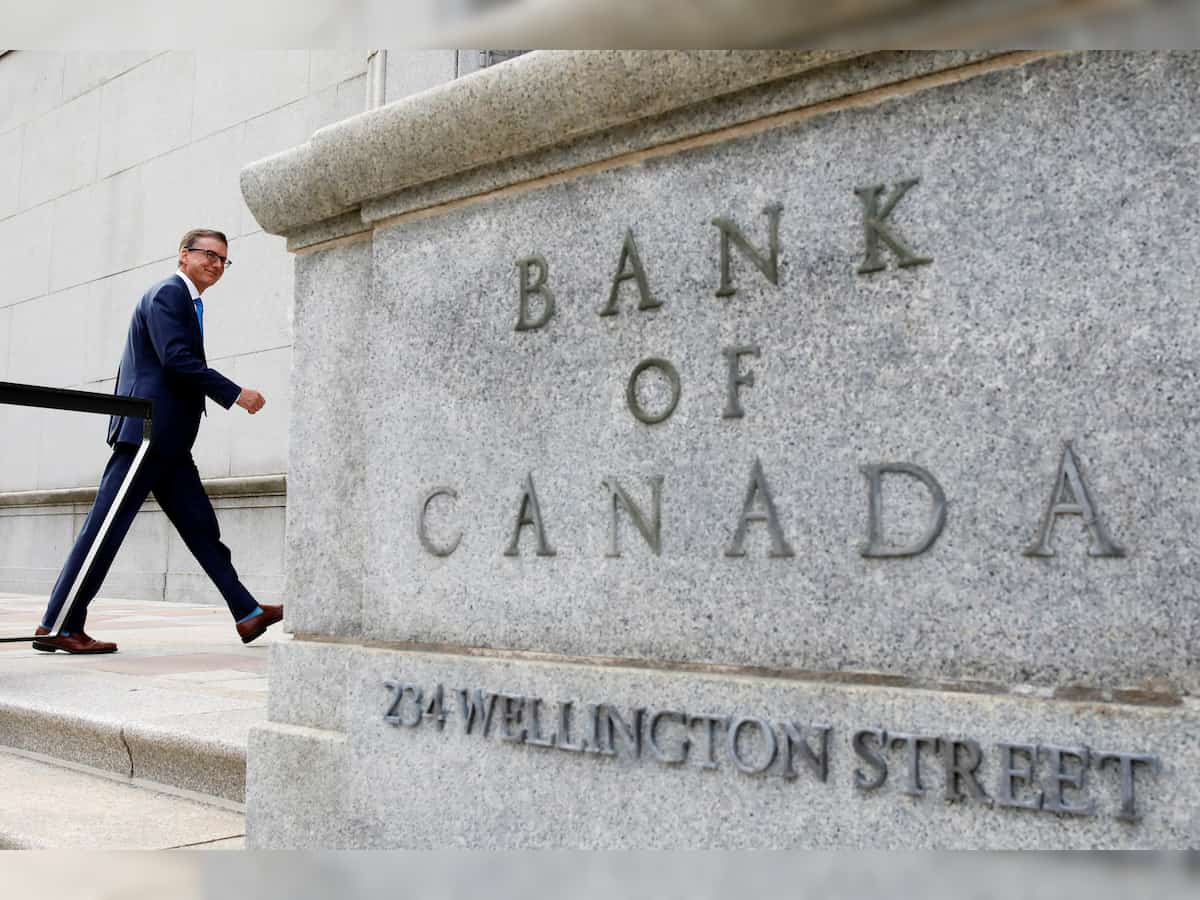 Bank of Canada maintains policy rate amidst global economic challenges