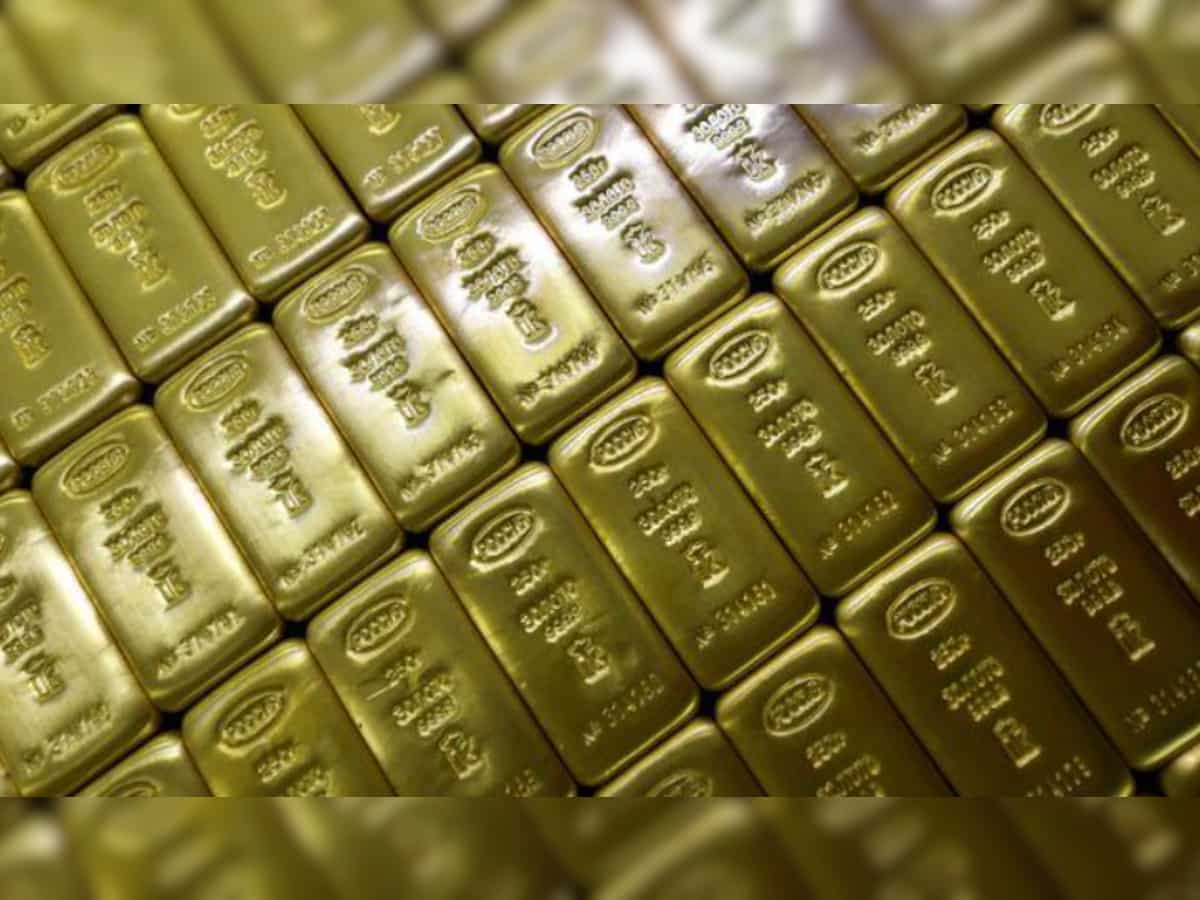 Gold futures rise Rs 152 to Rs 60,978 per 10 grams