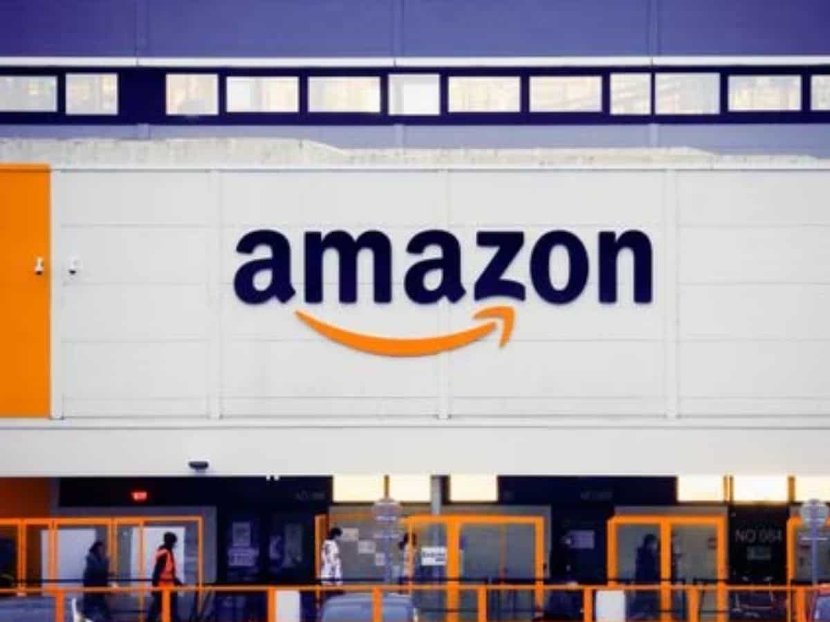 Amazon's cloud stabilizing, shoppers cautious heading into holiday season