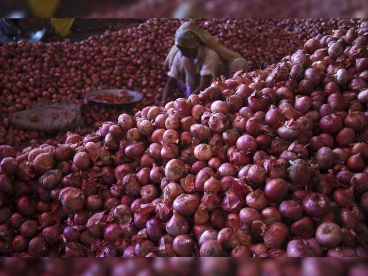 Retail onion price up 57%; Centre steps up buffer onion sale to provide relief to consumers
