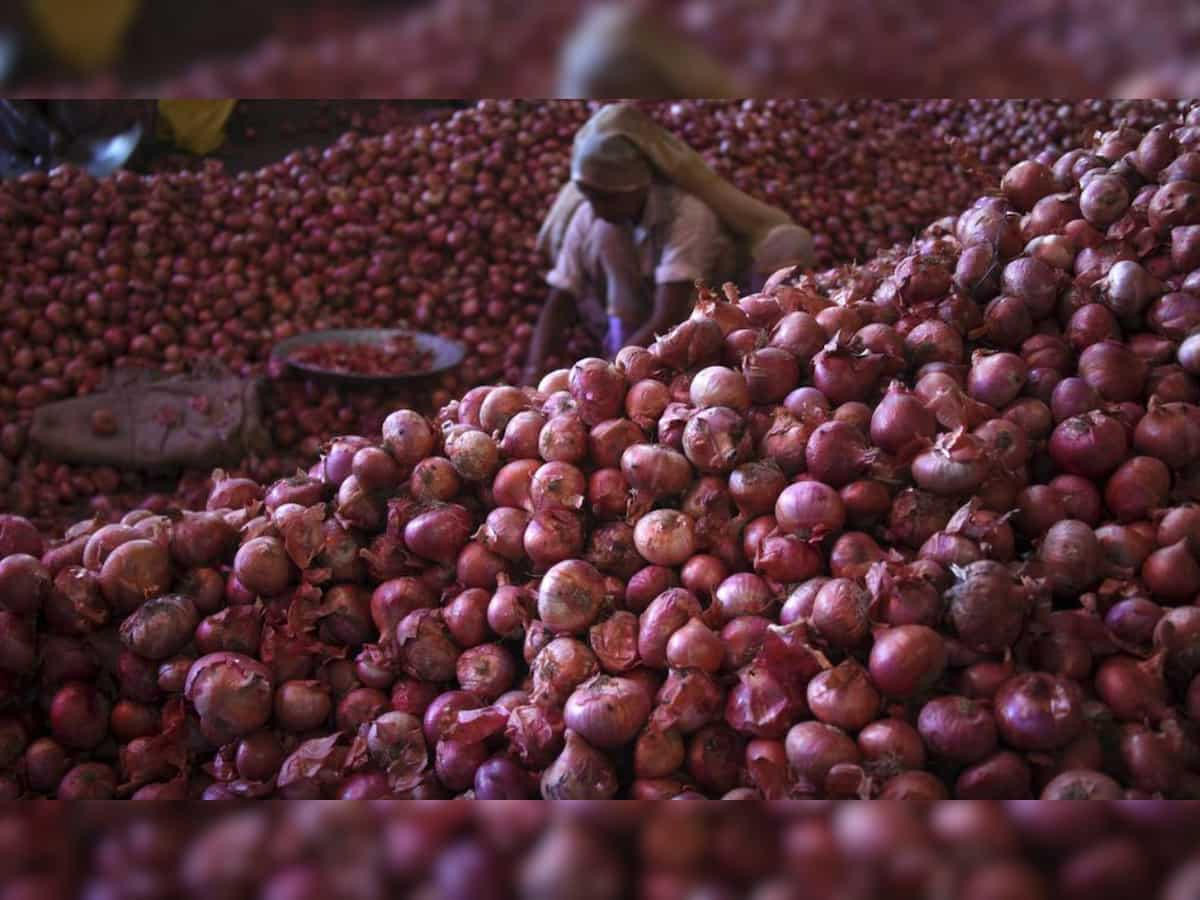 Govt imposes minimum export price of $800 per tonne on onion to maintain domestic availability