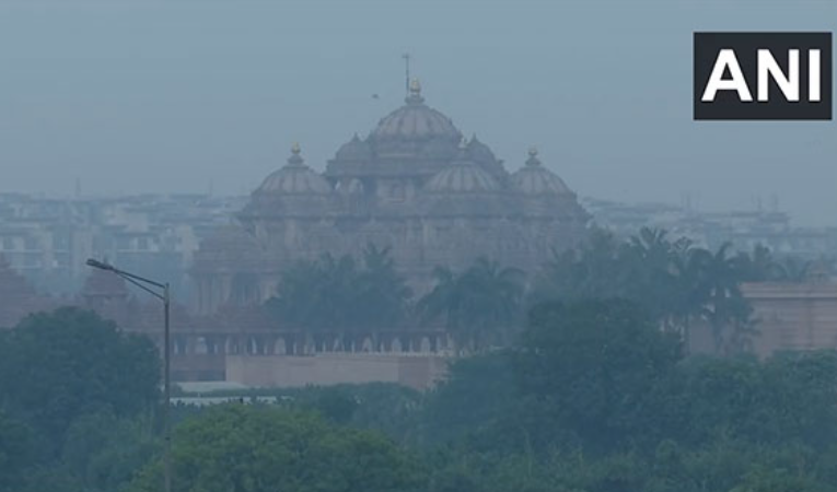 Delhi, Noida air quality remains 'very poor'; AQI