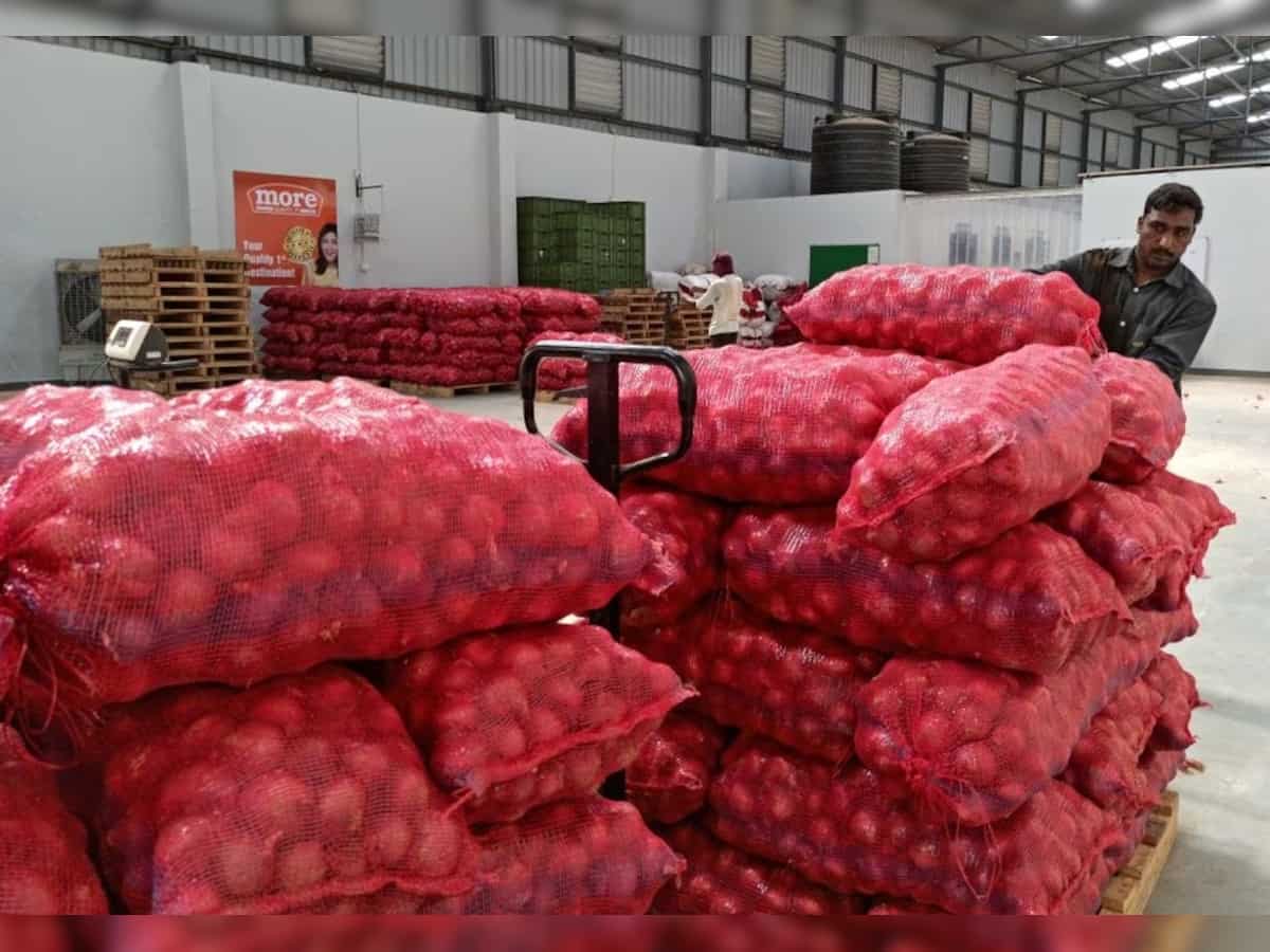 Onion rates remain elevated in national capital; retail price soars to as high as Rs 110/kg 