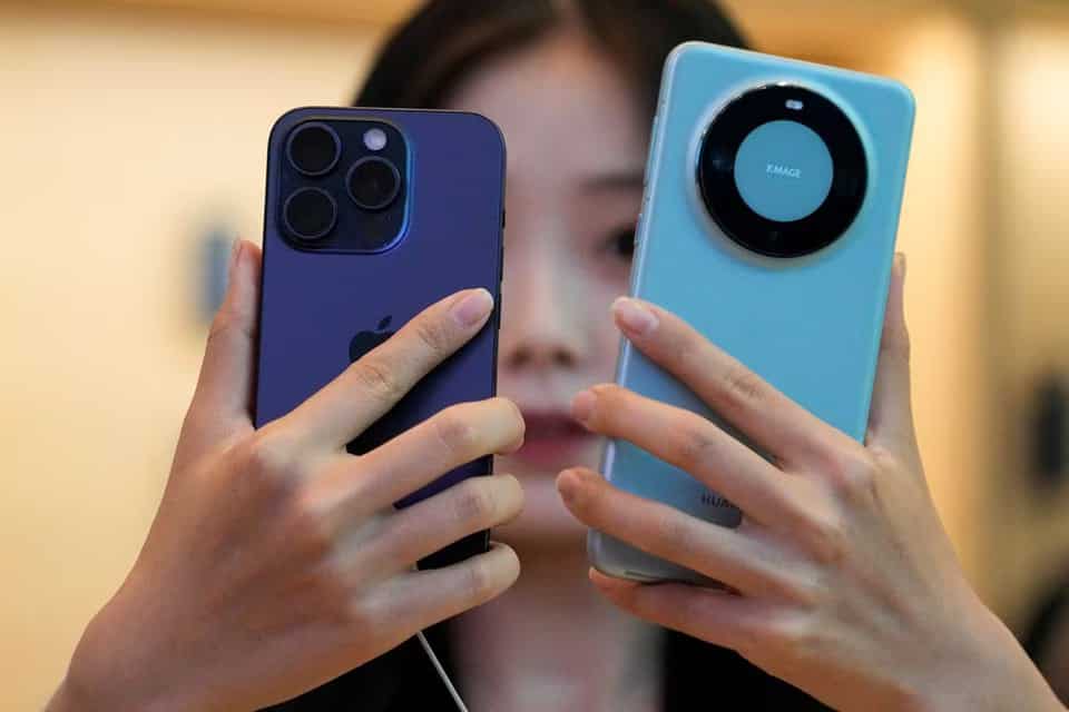 China iPhone sales strong, Apple tells investors as Huawei threat looms