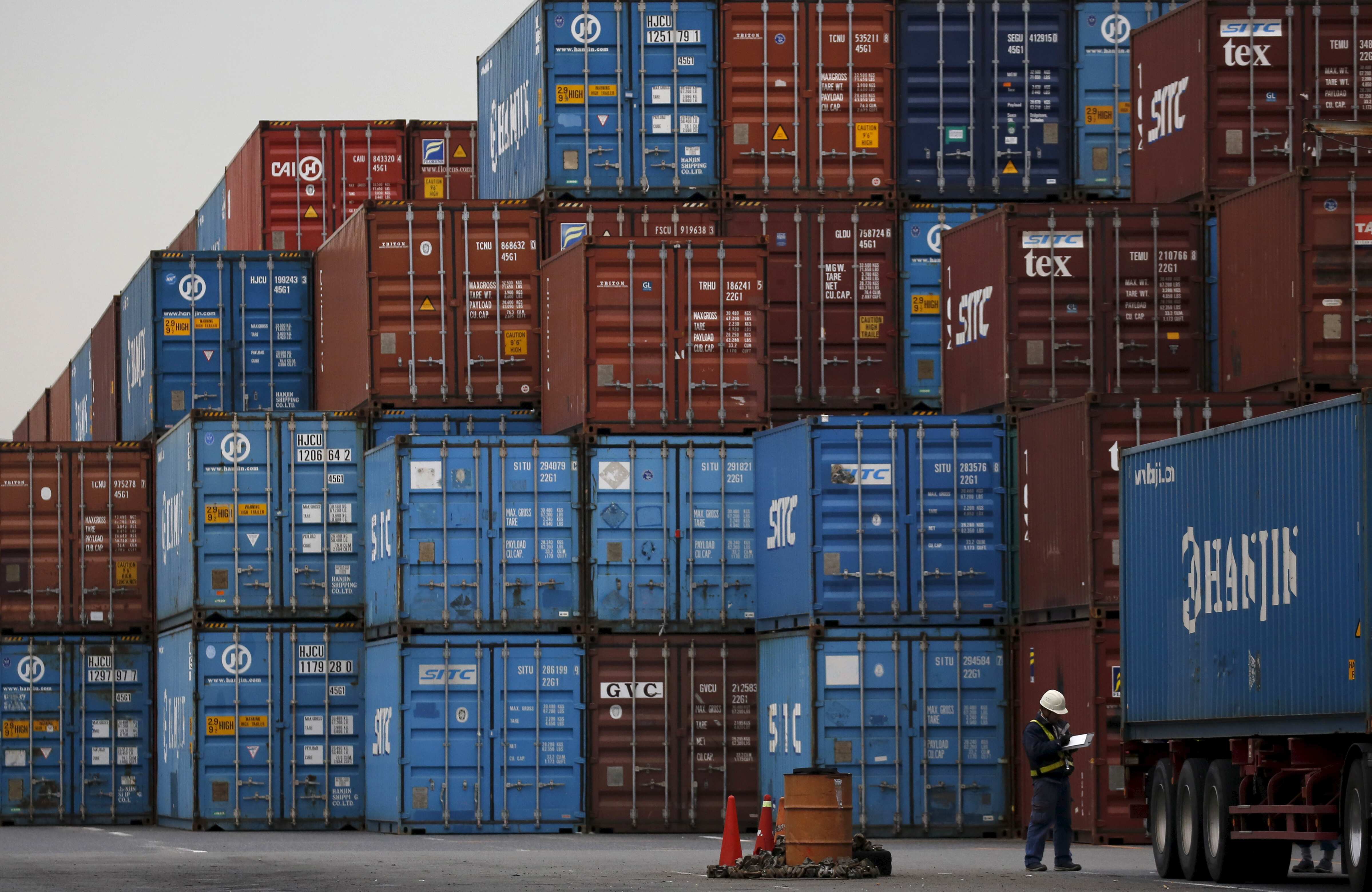 Chinese imports rise in October while exports fall for 6th straight month 