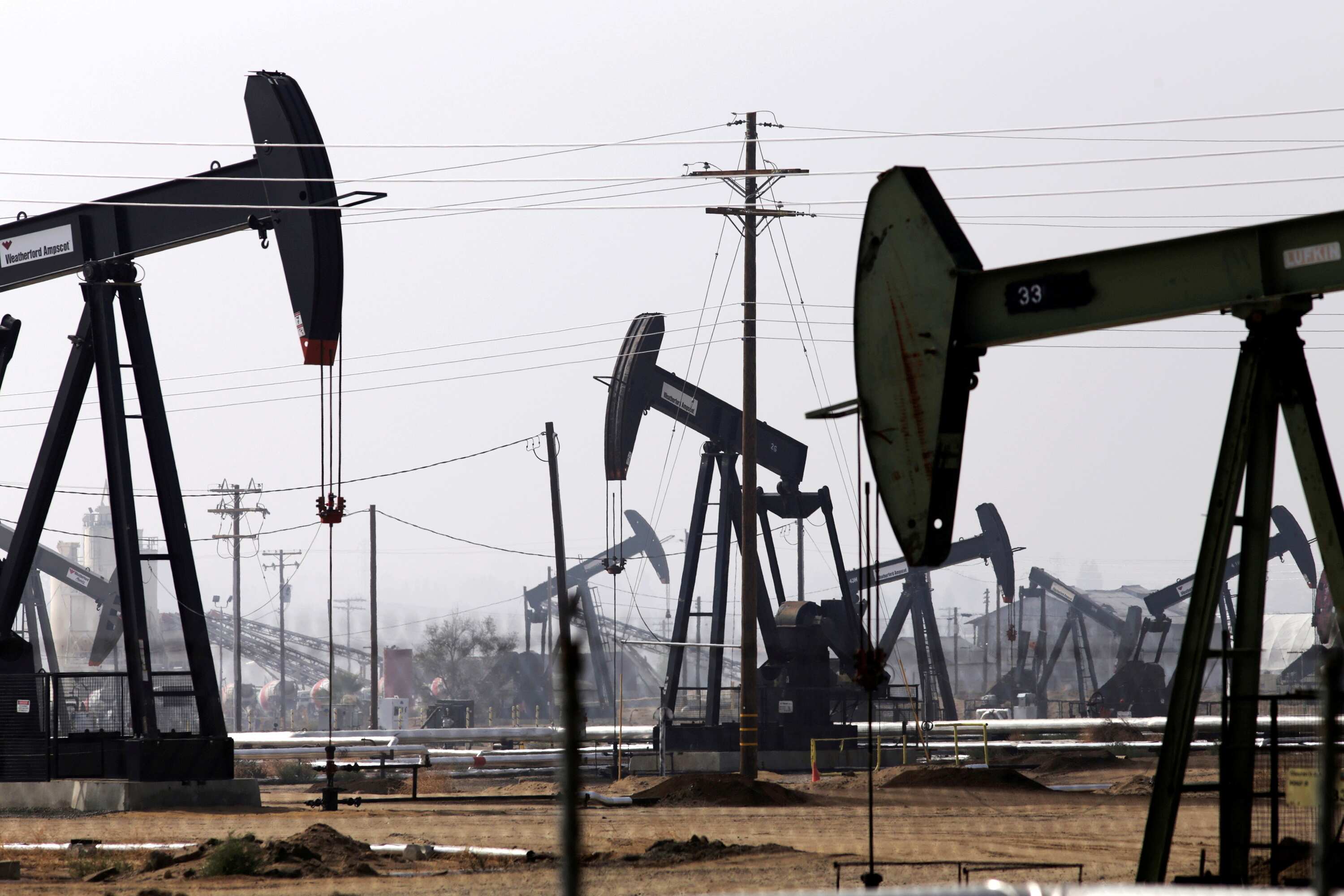 Oil prices settle up as Iraq backs more output cuts from OPEC+