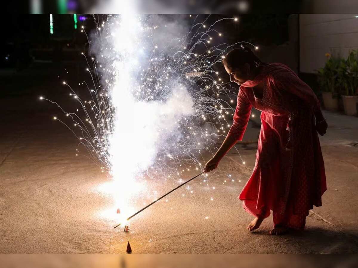 Smoky skies in Indian capital on Diwali as revellers defy firecracker ban