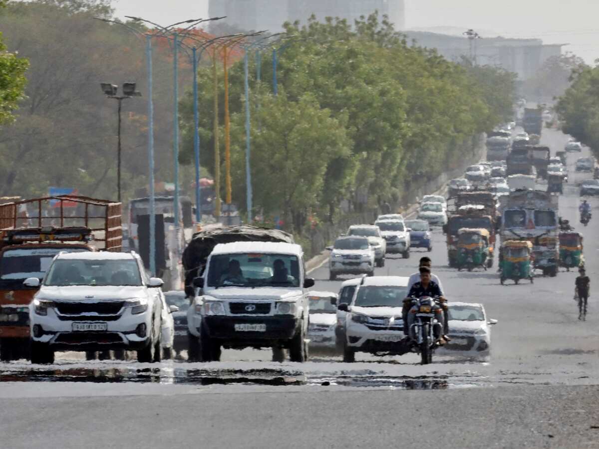 Minimum temperature in New Delhi settles below season's average