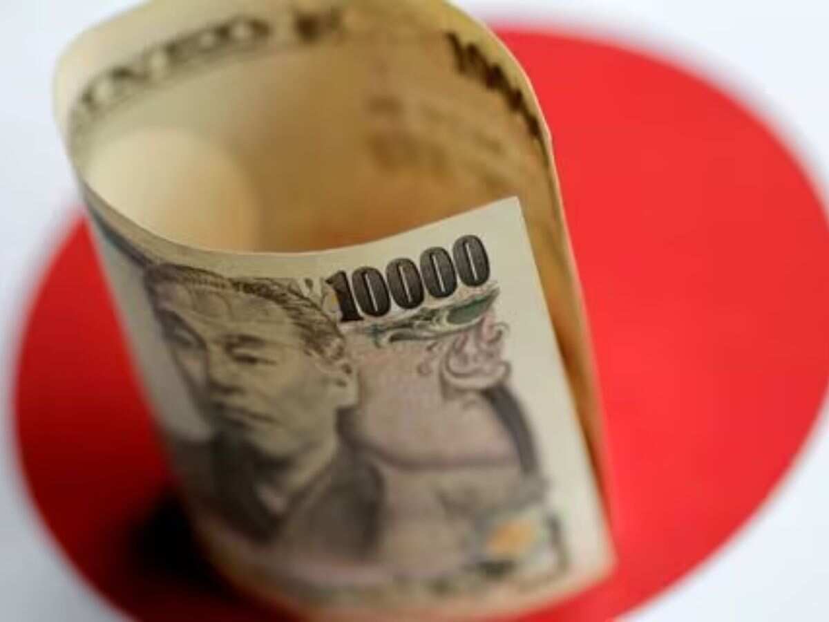 Yen's Slide To Multi-decade Lows Keeps Markets On Intervention Alert ...