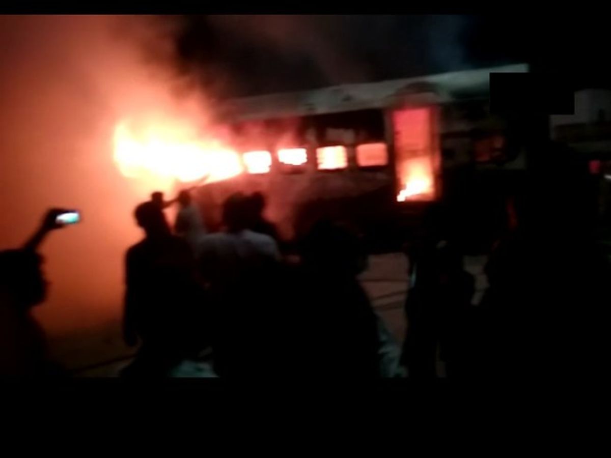 One coach of New Delhi-Darbhanga Express catches fire near UP's Etawah 1 One coach of New Delhi-Darbhanga Express catches fire near UP's Etawah