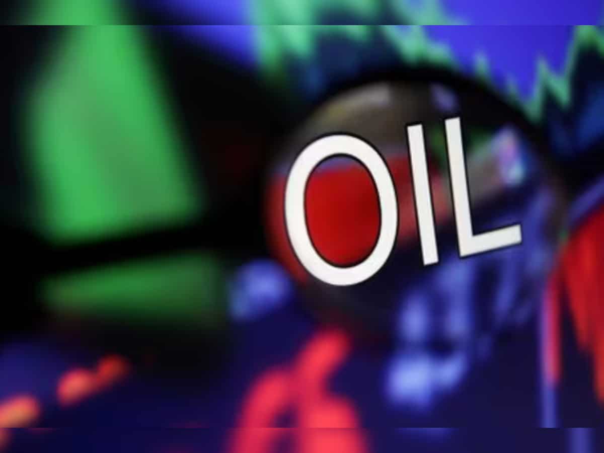 Oil prices dip on US crude build, Asia demand worries