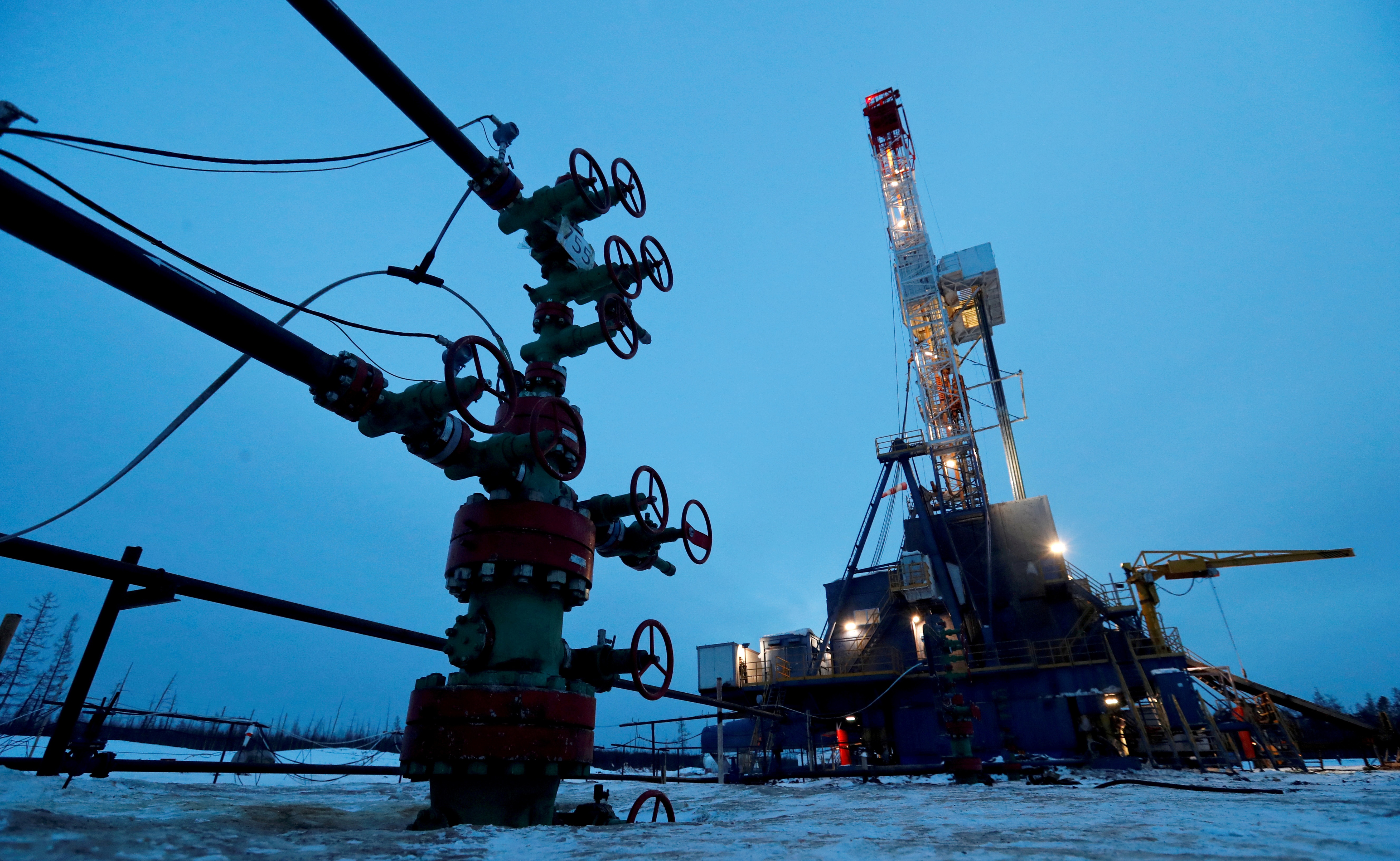 Oil prices slump to 4-month low on US,