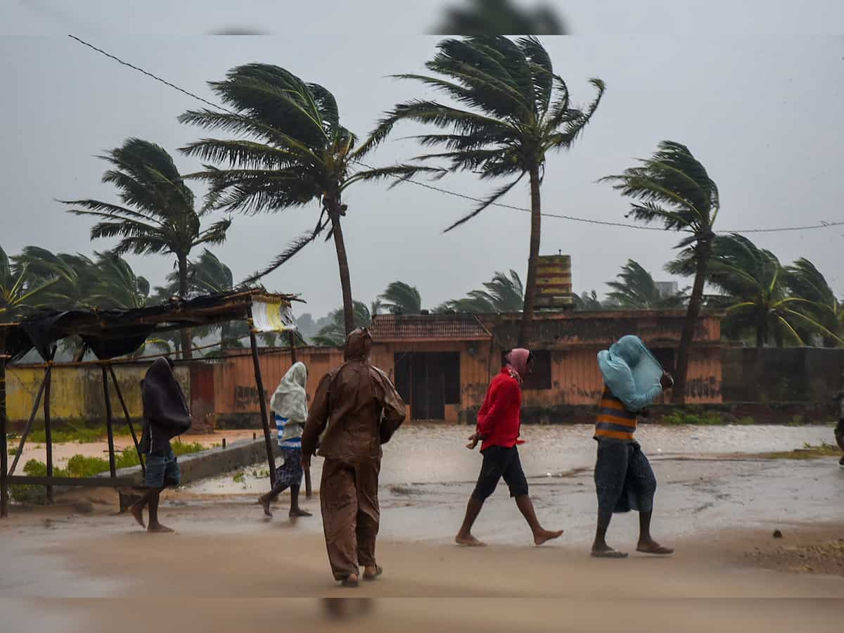 Weather Update: Cyclone 'Midhili' to make landfall in Bangladesh coast, fishermen warned not to venture into sea