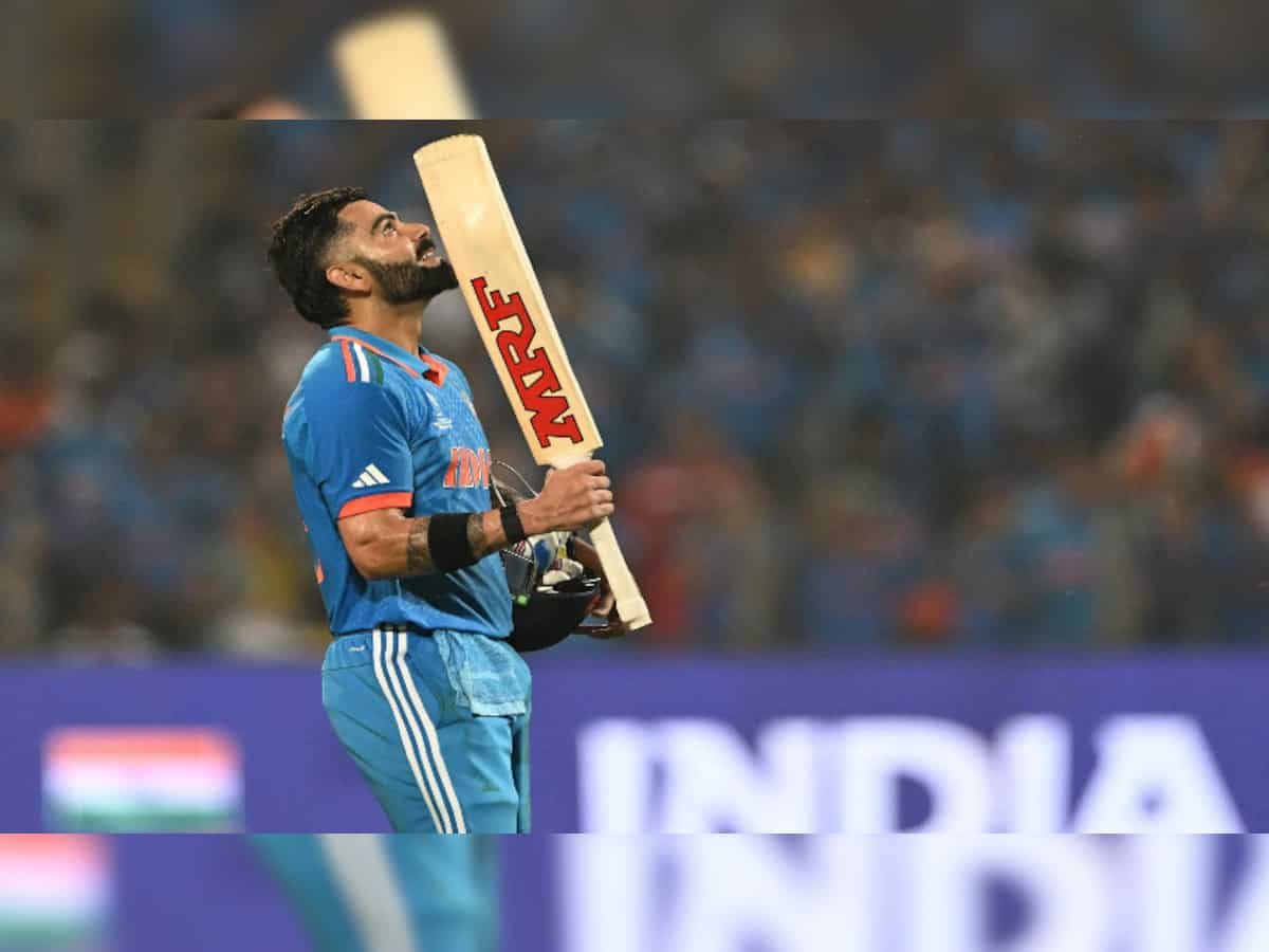 Virat Kohli awarded 'Man of the Tournament' in World T20 - The Economic  Times