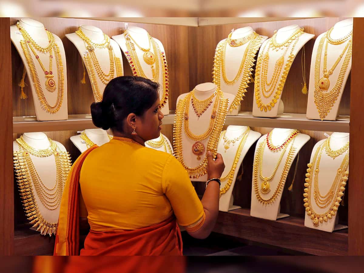 Gold and Silver price today (November 20, 2023): Yellow metal trades flat above Rs 60,700; white metal above Rs 73,000 