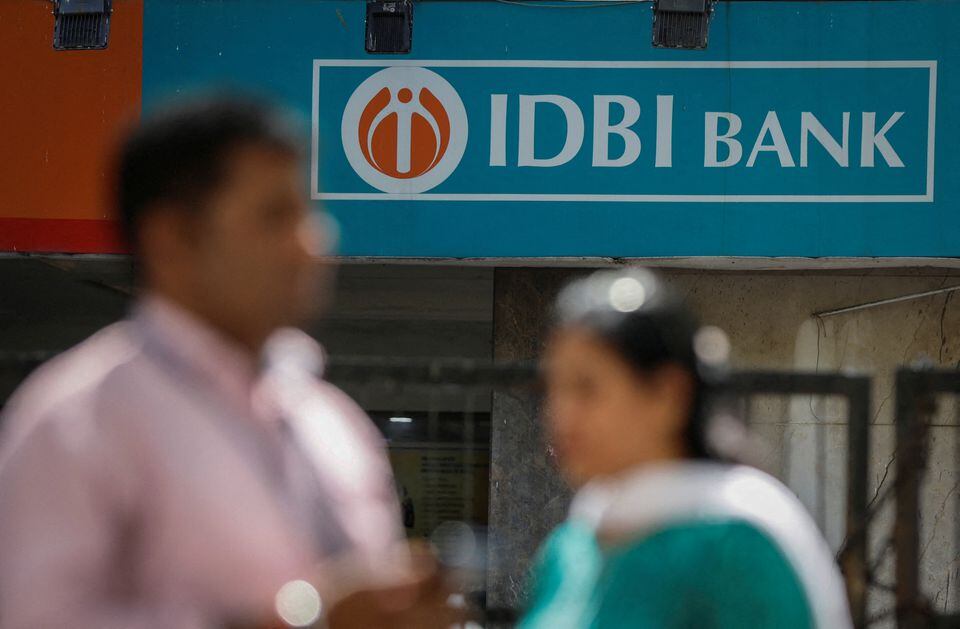 IDBI Bank shares fall after Centre cancels bid
