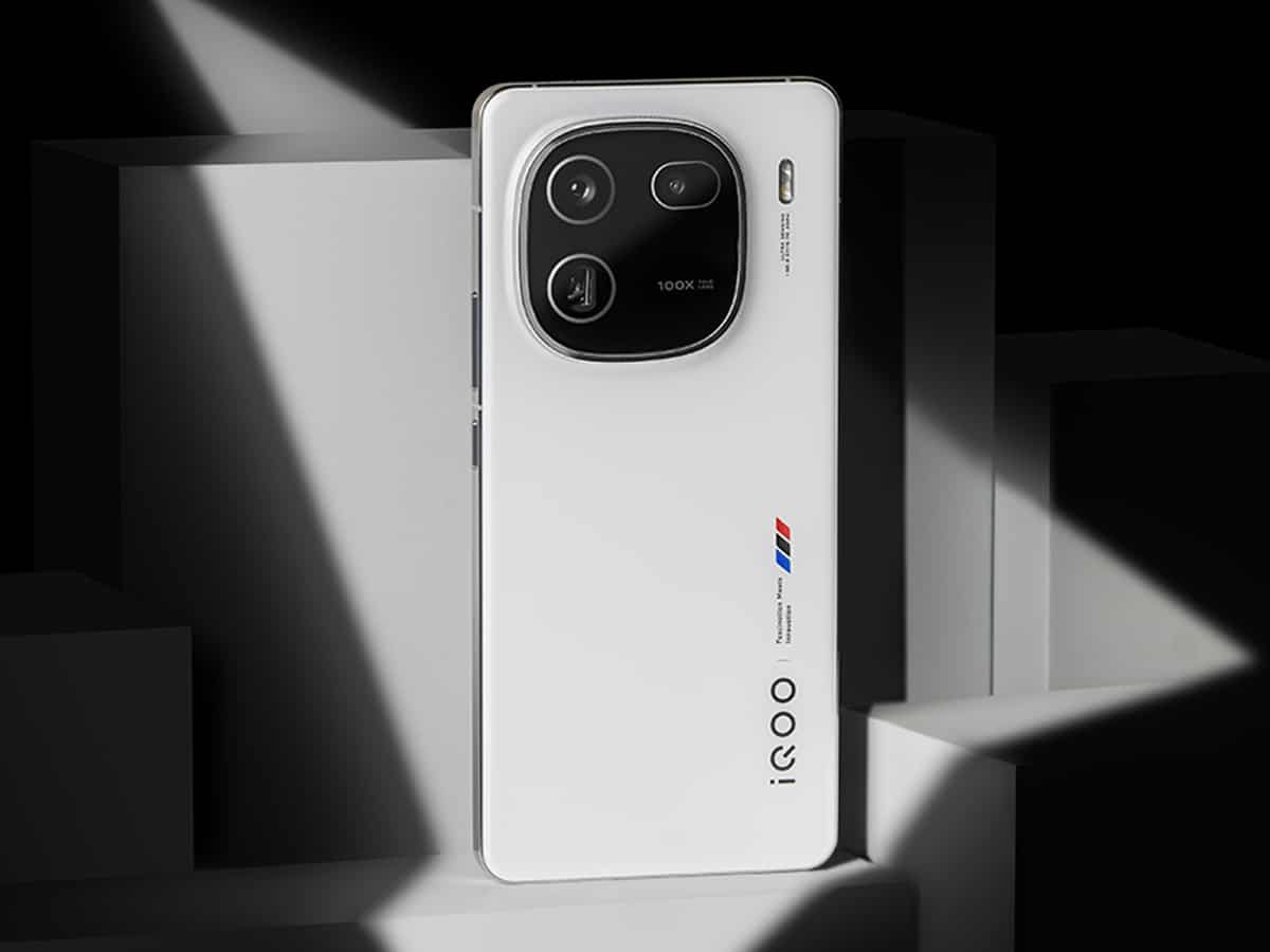 iQOO 12 to be first non-Pixel phone to ship with Android 14 - Details