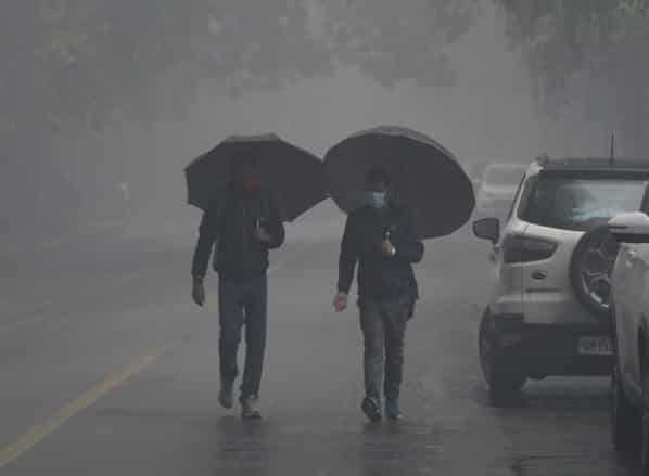 Delhi minimum temperature 10.4 degrees Celsius, light rain predicted in 24 hours 