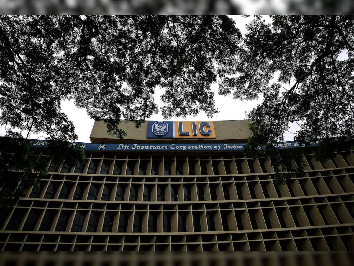 LIC keen to keep part of its stake in IDBI Bank to reap benefit of bancassurance 